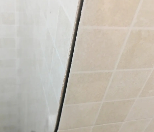 新余市瓷砖空鼓维修公司分享阳台瓷砖脱落的修复过程可以分为以下几个步骤